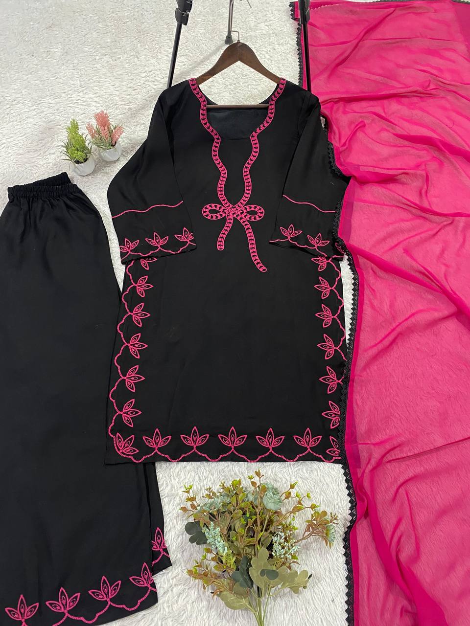SUMMER SEASON WEAR PAKISTANI SUIT