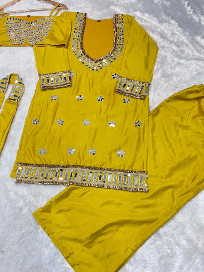CHINON BUSTIER ZARI AND REAL MIRROR SET