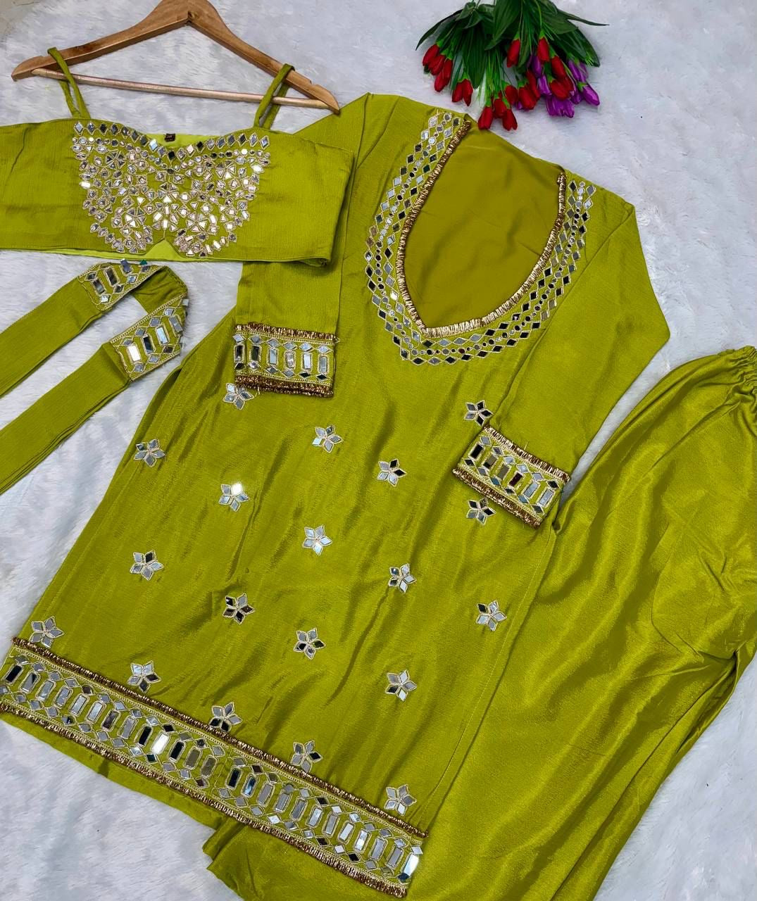 CHINON BUSTIER ZARI AND REAL MIRROR SET