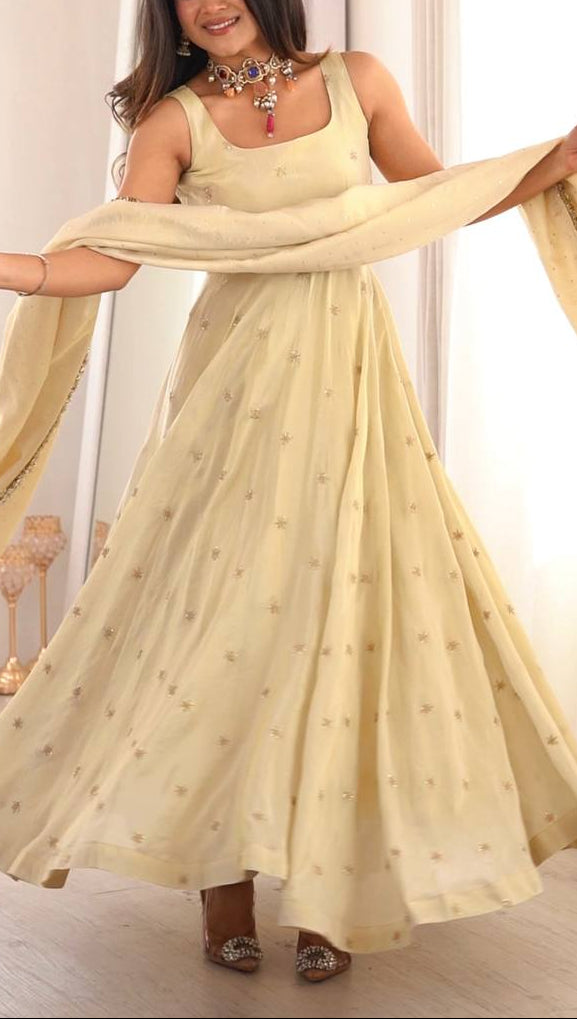 COSMOS GOLD GOWN SET