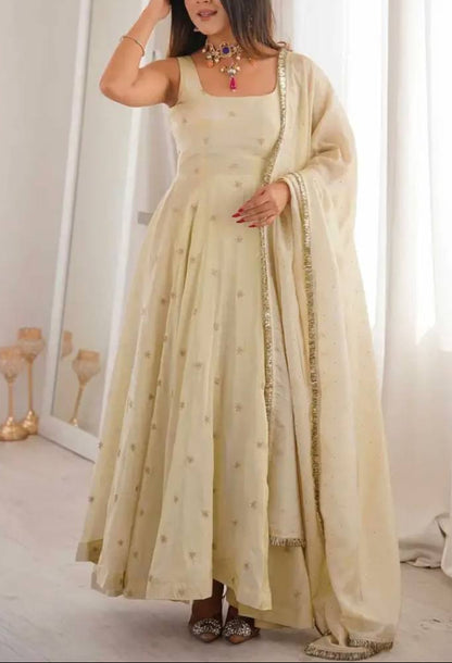 COSMOS GOLD GOWN SET