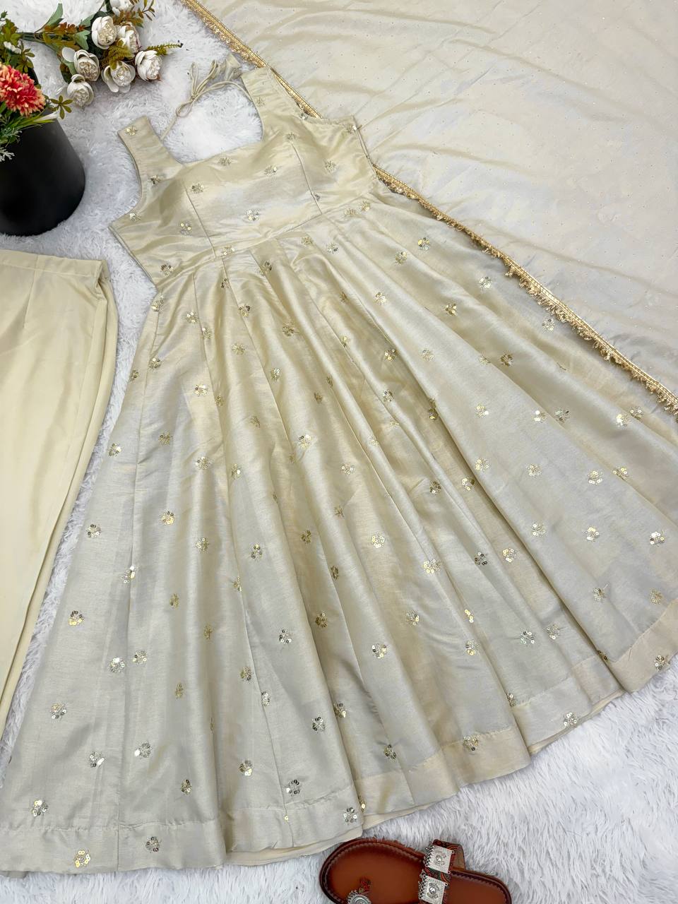 COSMOS GOLD GOWN SET