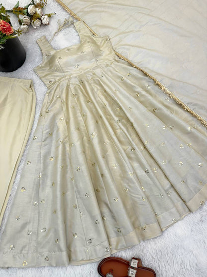COSMOS GOLD GOWN SET