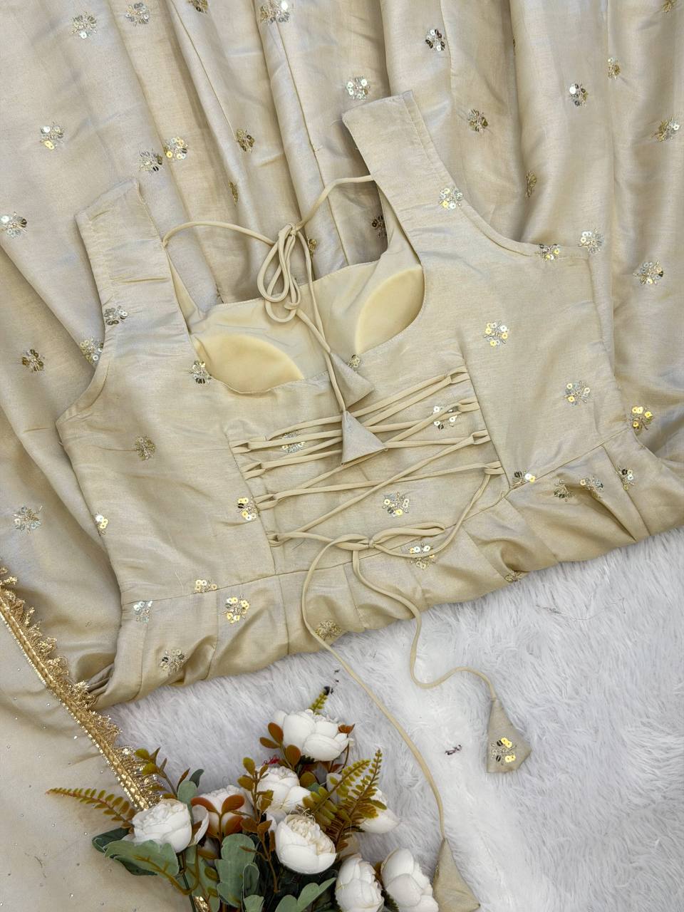 COSMOS GOLD GOWN SET