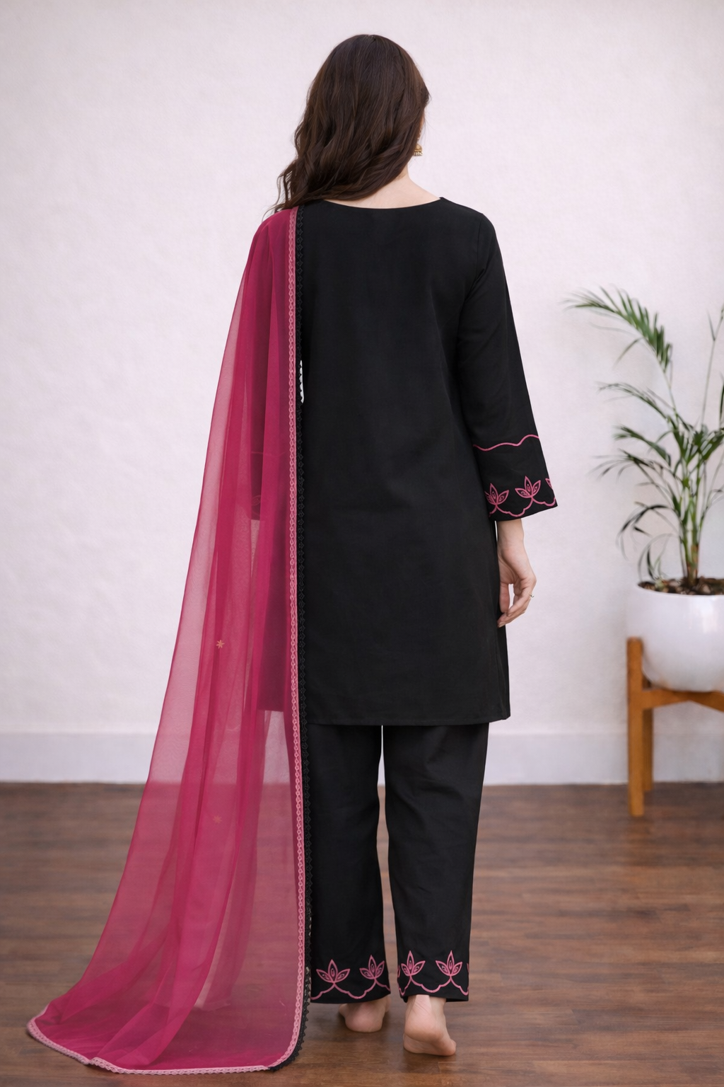 SUMMER SEASON WEAR PAKISTANI SUIT