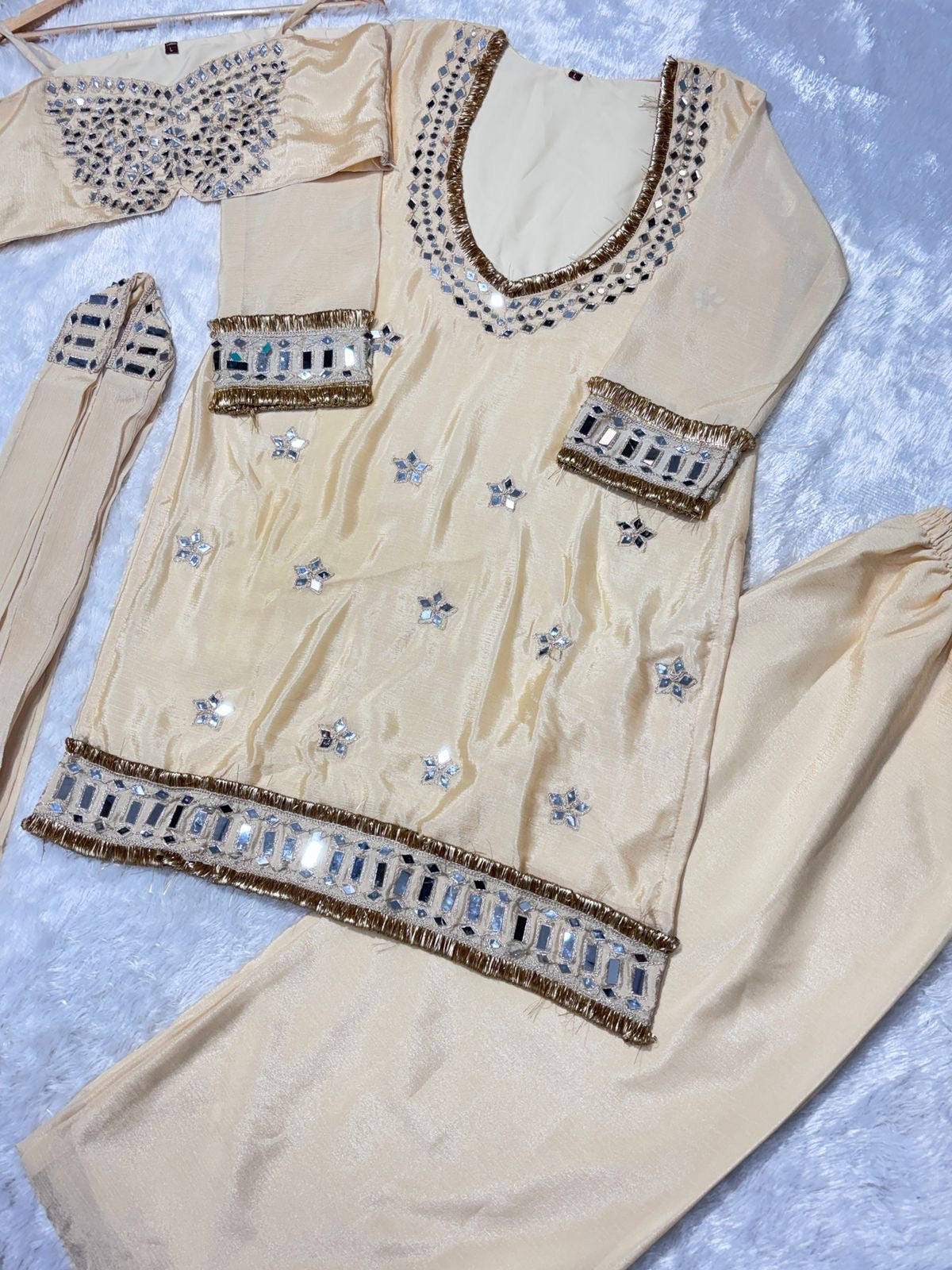 CHINON BUSTIER ZARI AND REAL MIRROR SET