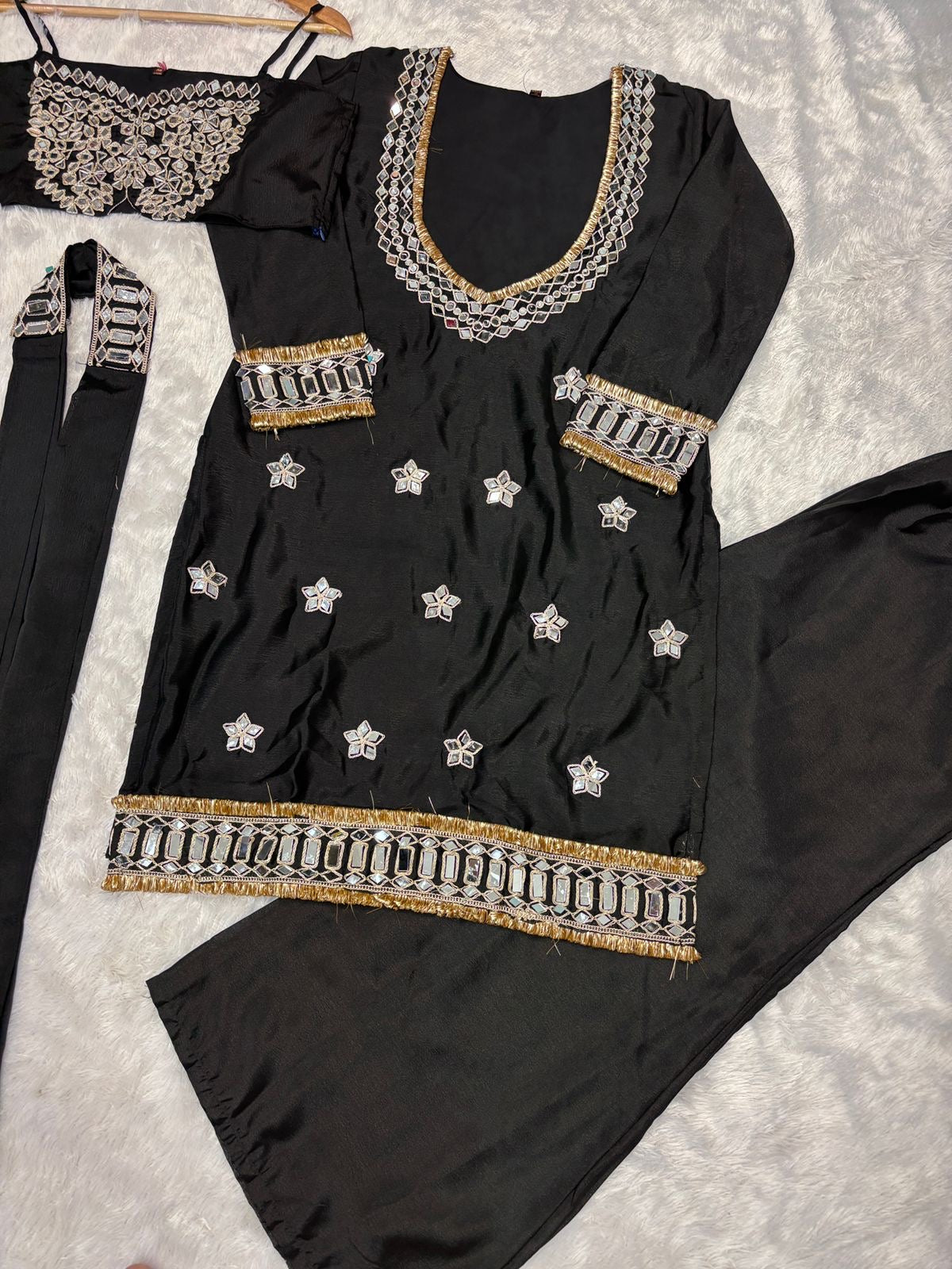 CHINON BUSTIER ZARI AND REAL MIRROR SET