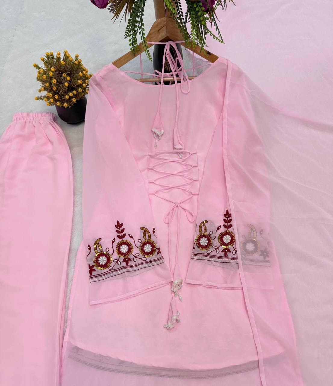 VIRAL SONPAPDI OUTFIT
